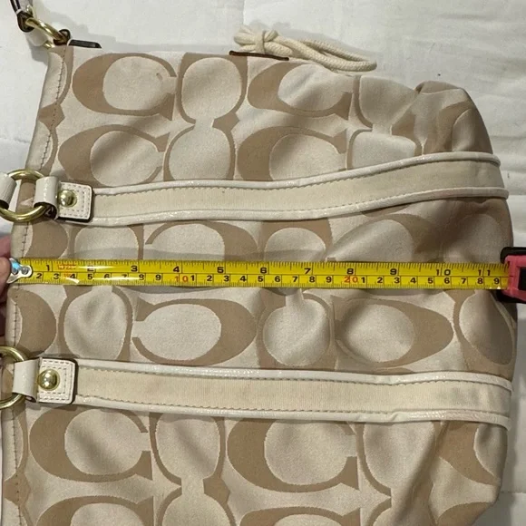 Coach Bucket Style Signature logo with Heart Accents - Picture 11 of 15